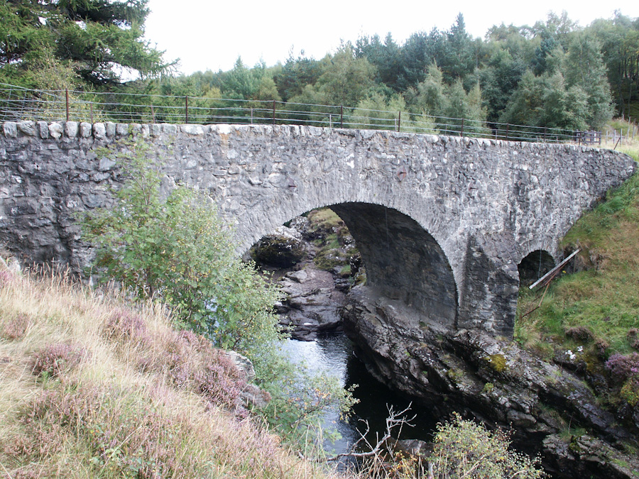 Crubenbeg Bridge over River Truim